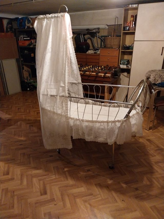 Cuna vintage metal