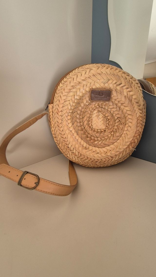 Bolso mimbre beige y piel marrón 