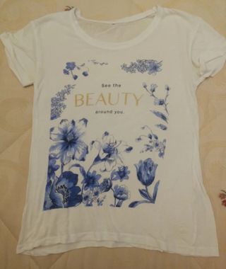 Tres camisetas variadas para chica.