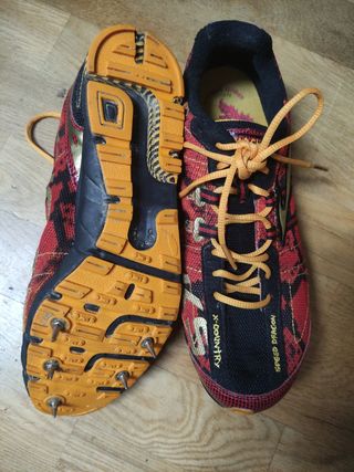 Zapatillas clavos atletismo rojas-naranjas