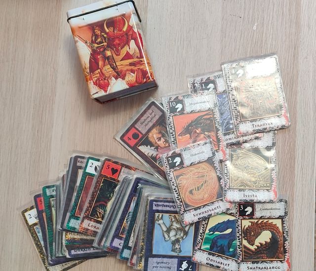 Dragonlance: 5ª Edad - Cartas y Lata