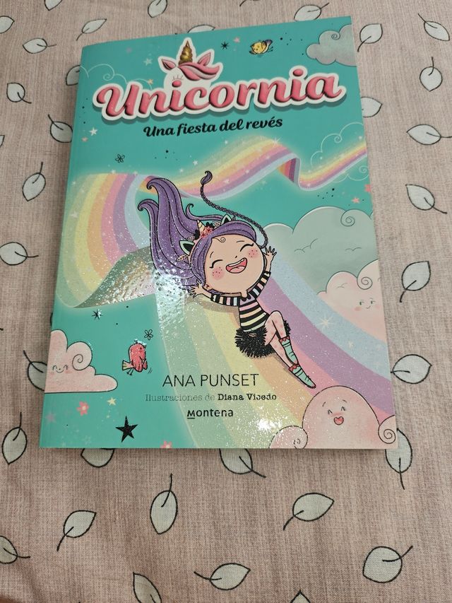 Una fiesta del revés / Unicornia: An Upside-Dow...