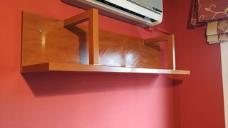 Dos estanterías de madera (Jaén capital)