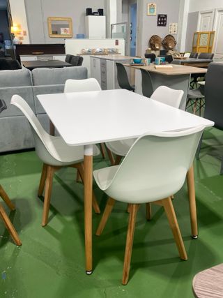 Mesa + 4 sillas blancas - Comedor