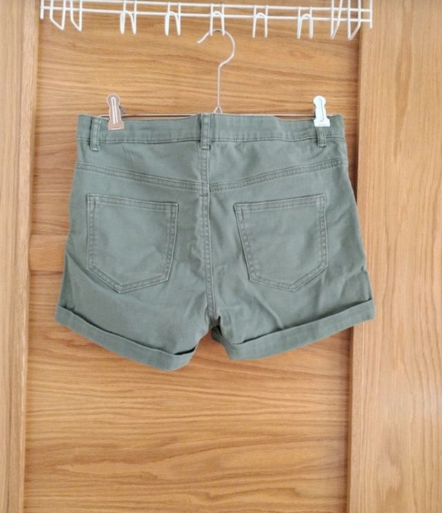 Shorts caqui - Verdes militares