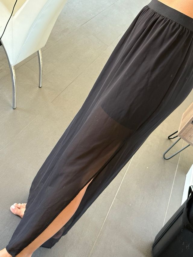 Falda midi negra con trasparencia