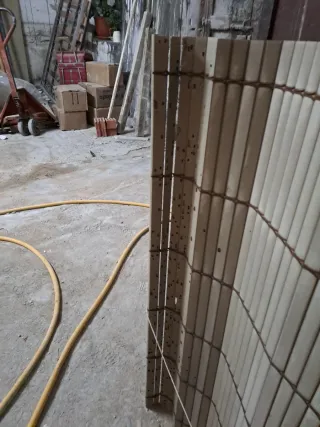 Persiane veneziane in legno marrone