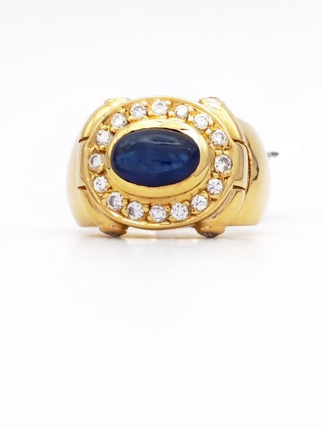 Anillo de Oro de 18k con zafiro y brillantes.