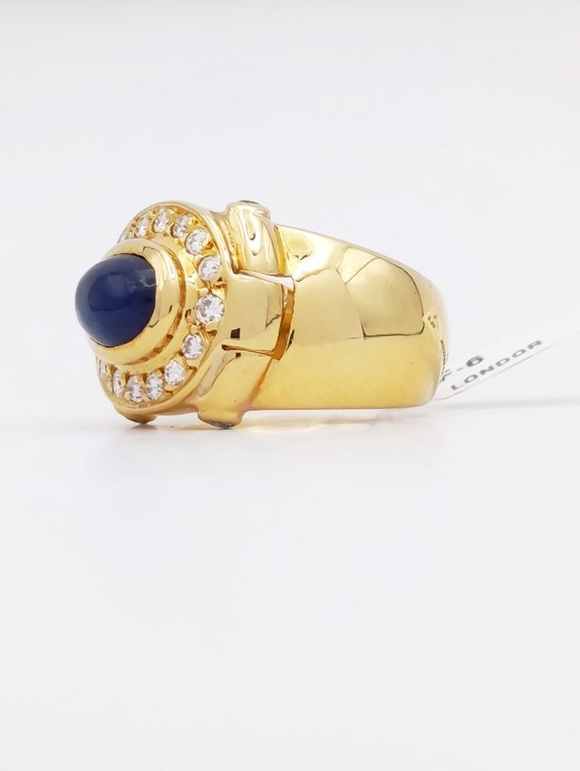 Anillo de Oro de 18k con zafiro y brillantes.