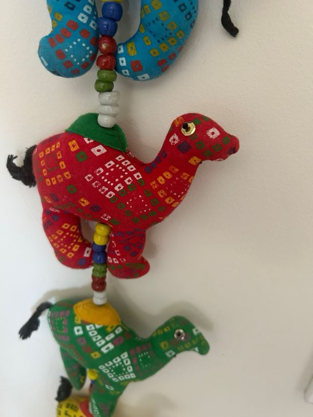 Guirnalda de camellos multicolor