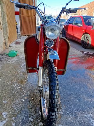 Mobylette Campera SP95 roja. Matriculada y seguro