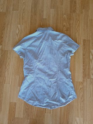 Camisa Benetton Pin-up rayas azul-blanco.