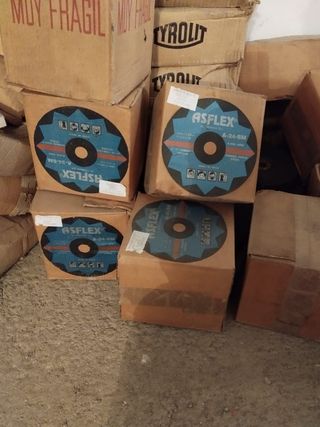 Cerraduras, bisagras, discos corte y ruedas carro