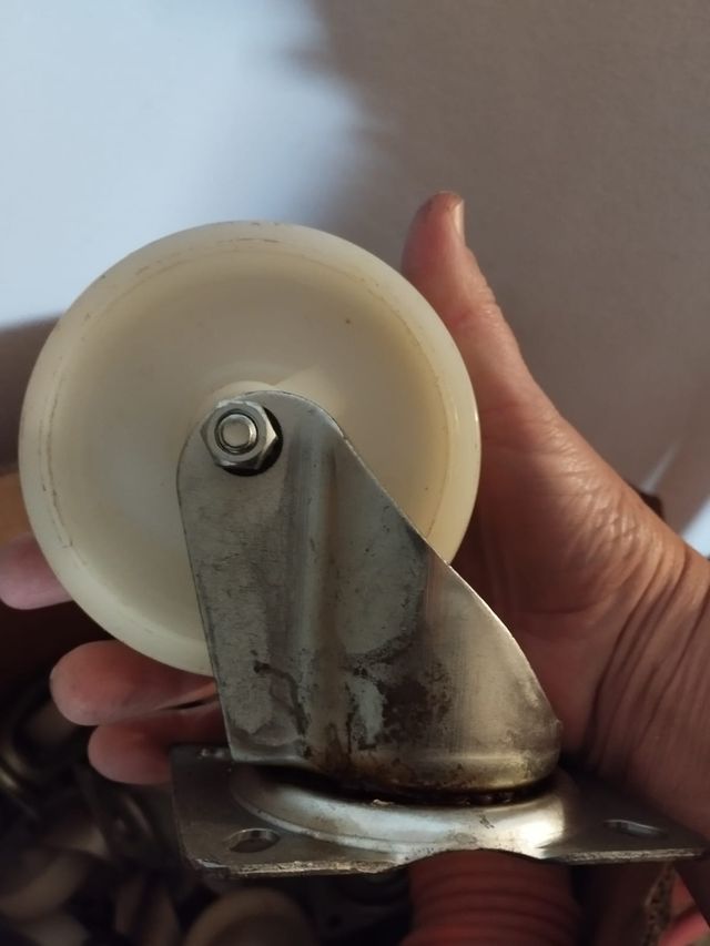 Cerraduras, bisagras, discos corte y ruedas carro