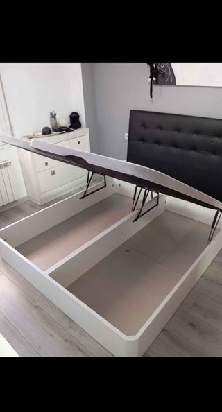 Cama blanca con almacenaje