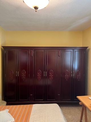 Dormitorio clásico: Armario + mesita+ cómoda+ mesa
