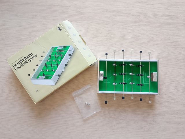 Mini biliardino da tavolo.