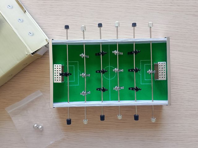 Mini biliardino da tavolo.