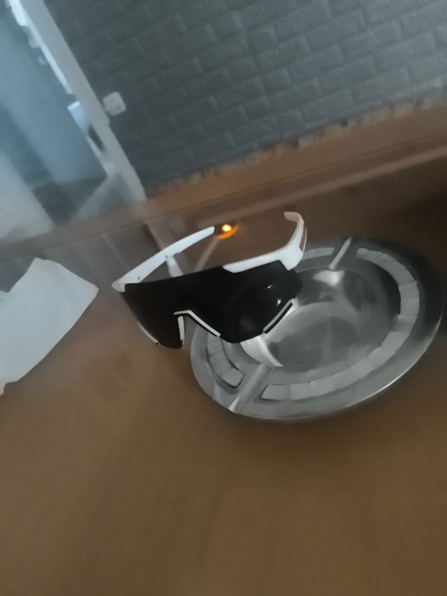 Gafas sol deportivas blancas y negras