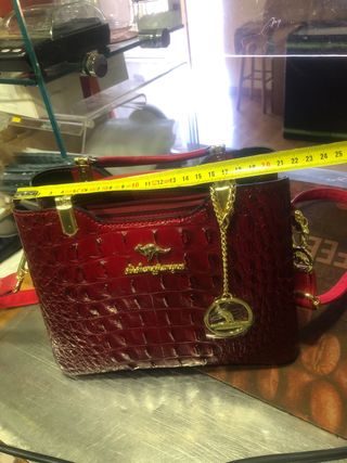 Bolso rojo elegante mujer