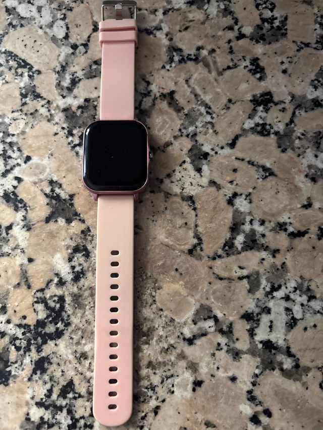 Smartwatch rosa marca sami con cargador incluido