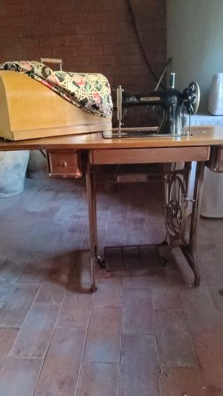 Máquina coser SINGER antigua