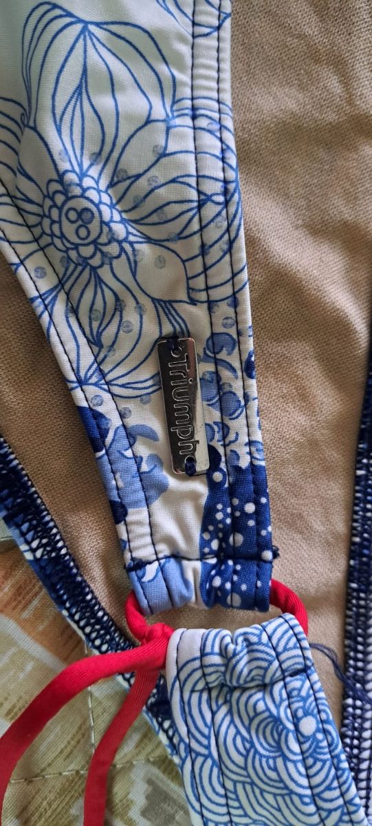 Bikini Triumph blu e bianco