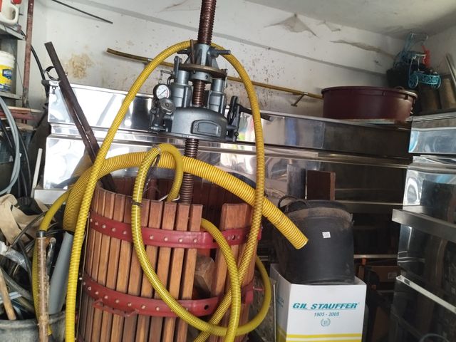 Depósitos y maquinaria para vino