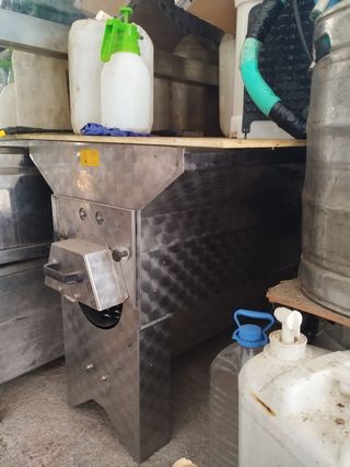 Depósitos y maquinaria para vino