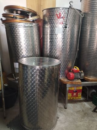 Depósitos y maquinaria para vino
