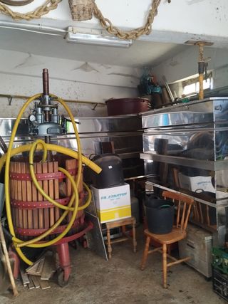 Depósitos y maquinaria para vino