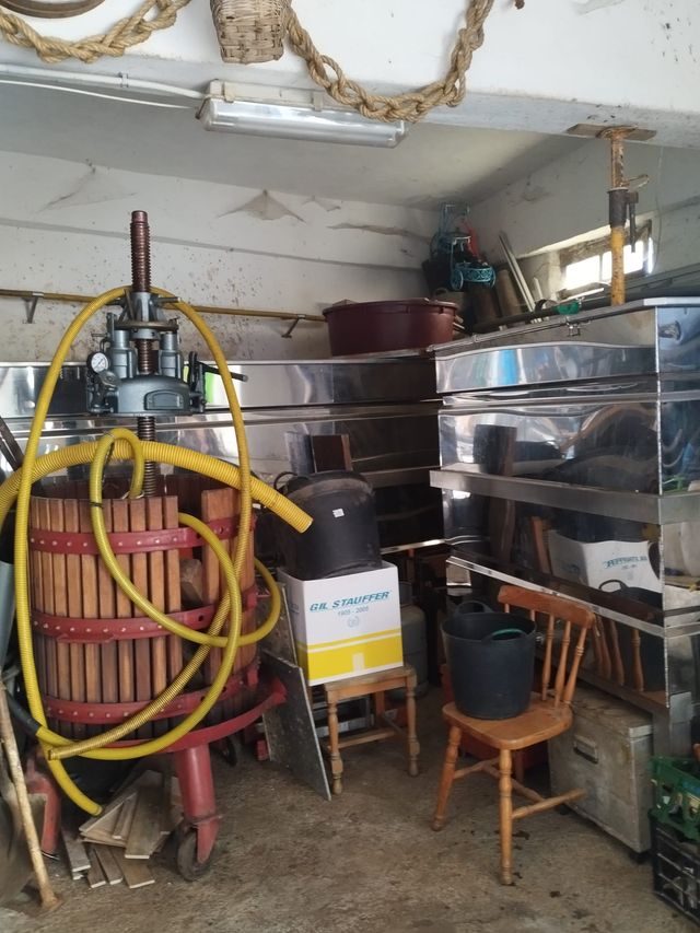 Depósitos y maquinaria para vino