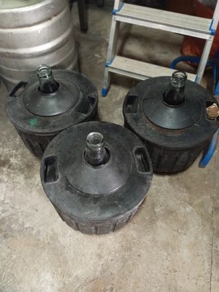 Depósitos y maquinaria para vino