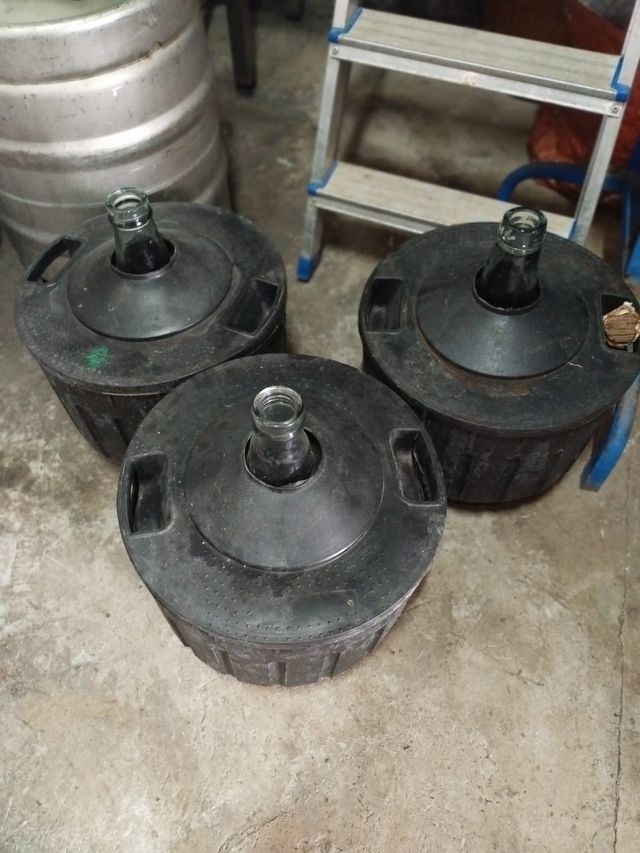 Depósitos y maquinaria para vino