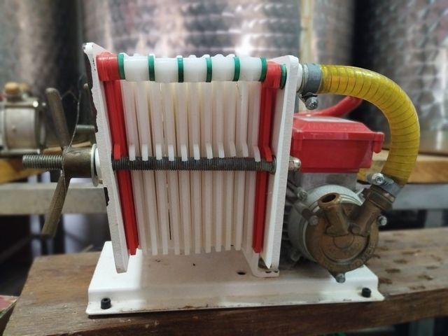 Depósitos y maquinaria para vino