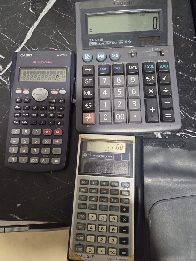 2 Calculadoras: Casio, Texas Instruments