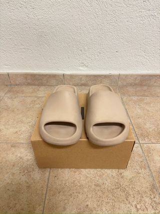 Chanclas Yeezy Slide Beige