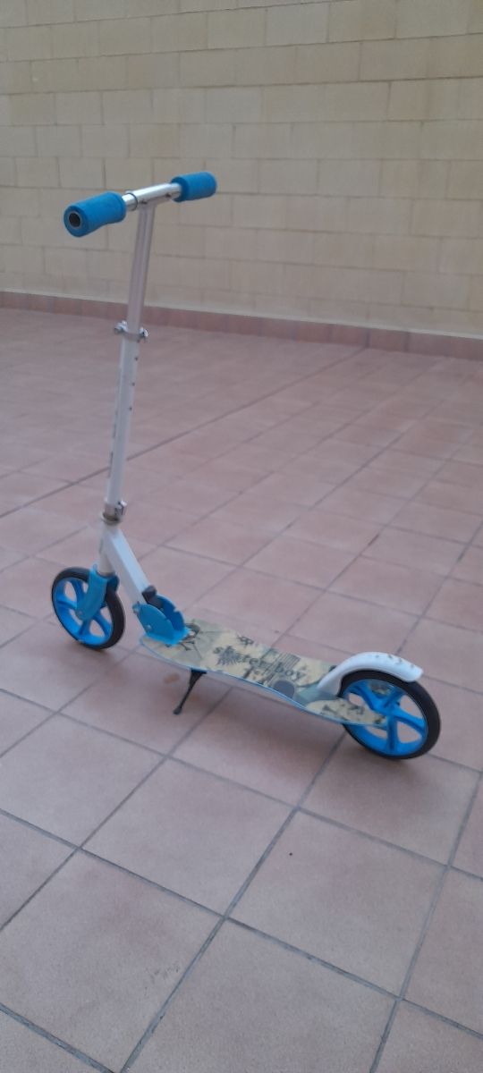 Patinete infantil blanco y azul