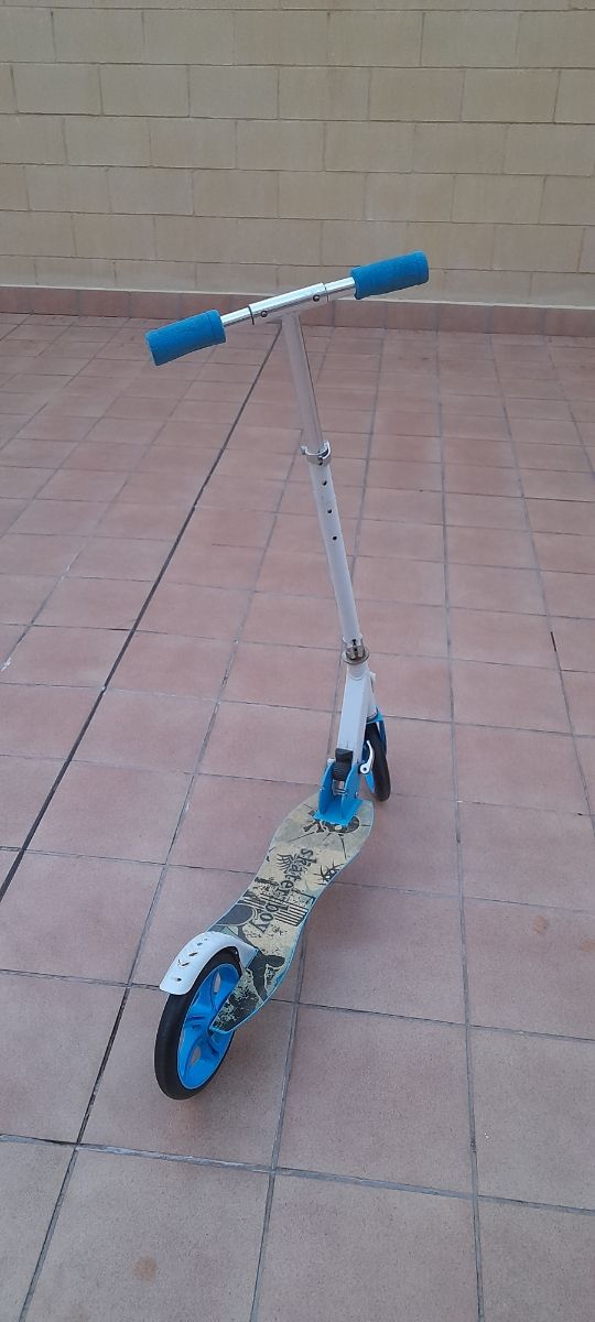 Patinete infantil blanco y azul