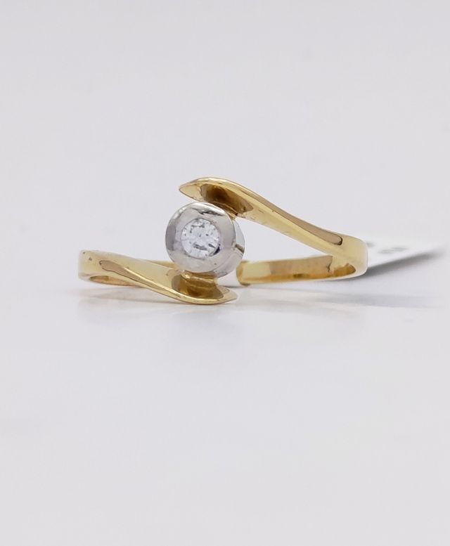 Anillo solitario en Oro  18k con brillante.