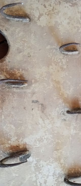 Clavera antigua de madera con ganchos