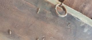 Clavera antigua de madera con ganchos