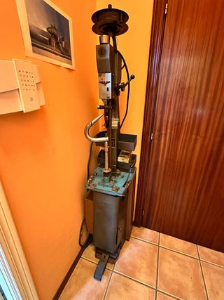 Máquina coser Adler + remachadora y maquina azul