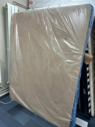 Base 150x190 tapizada beige patas incl nuevo!