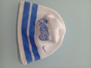 Gorro Nike azul y blanco