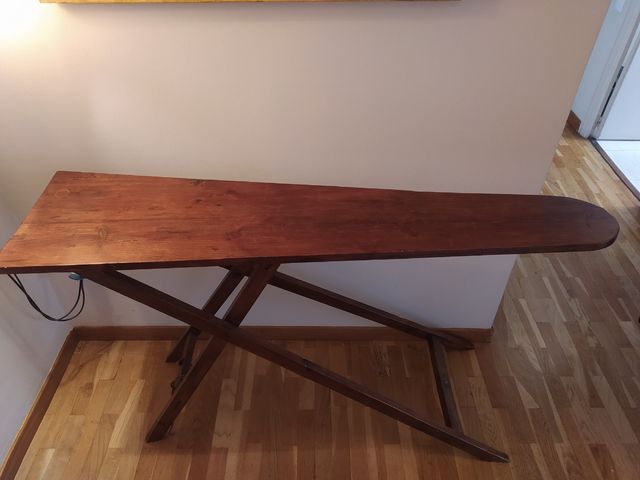 Tabla planchar de madera, restaurada