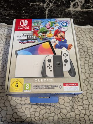 Nintendo Switch OLED bianca e nera + giochi