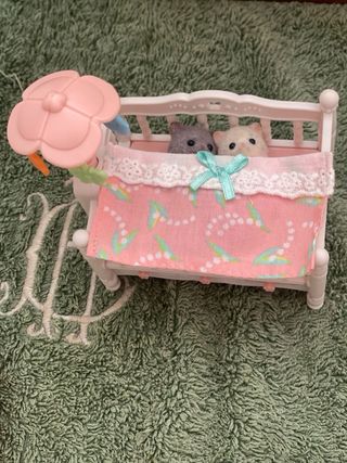 Cuna Sylvanian Families + 2 gatitos
