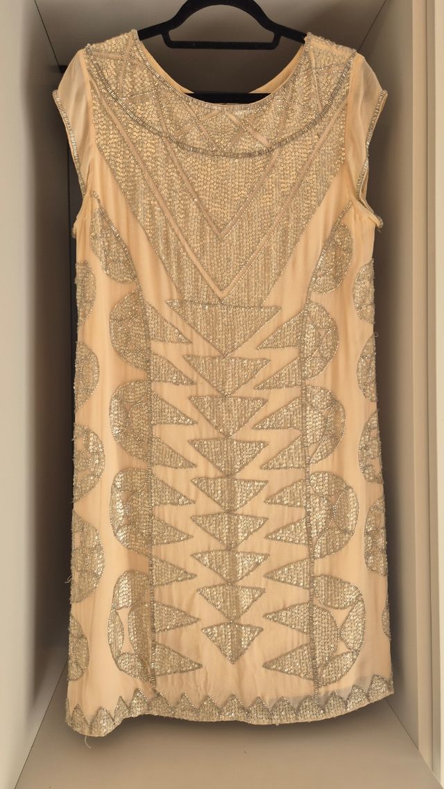Vestido beige lentejuelas plata