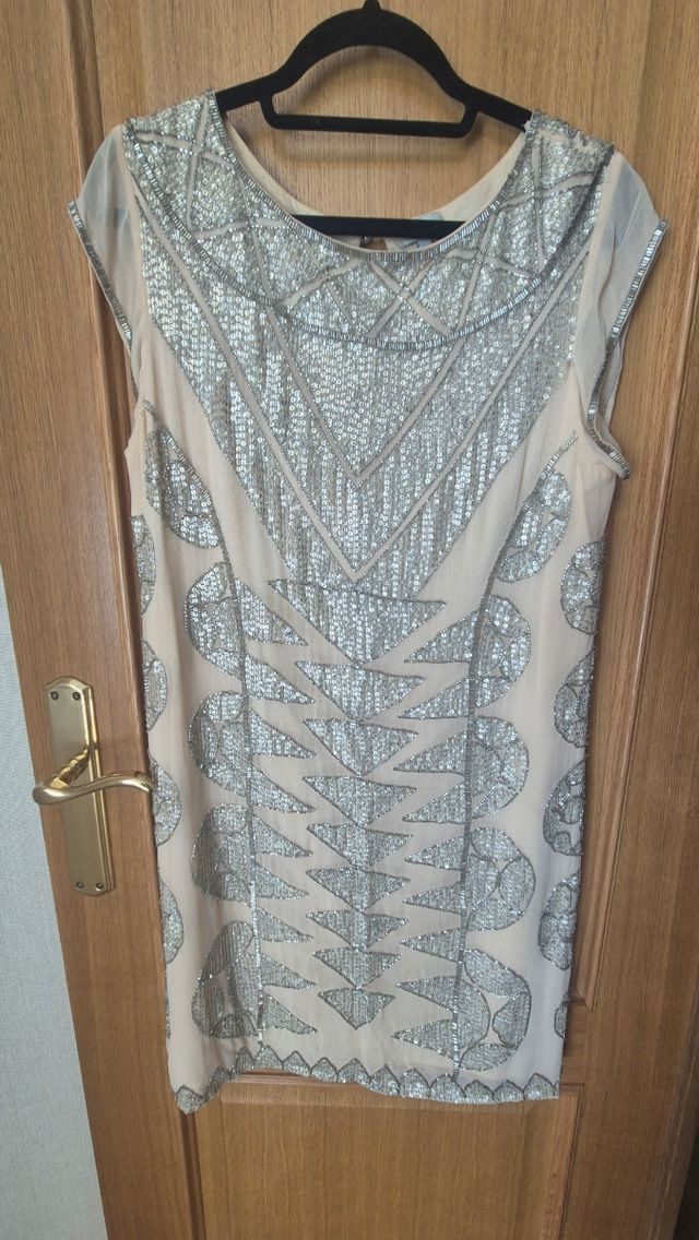 Vestido beige lentejuelas plata